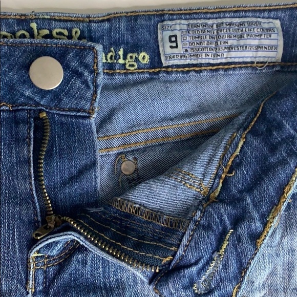 Rocks & Indigo Denim Juniors 9 Embroidered Shorts - Picture 4 of 7